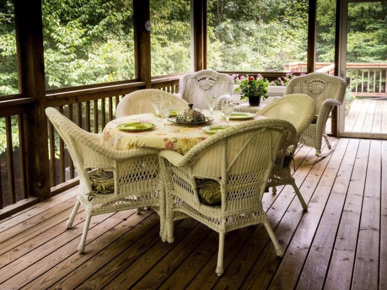 Moderne veranda die mogelijkheden biedt voor beschutting tegen regen en natuurlijk licht in de tuin