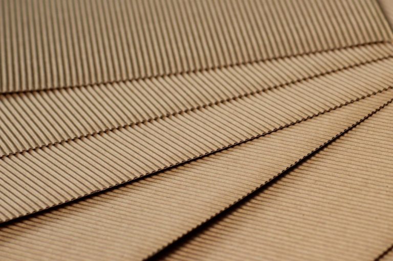Home Verschillende soorten kartonnen platen met verschillende diktes en golfstructuren voor diverse toepassingen